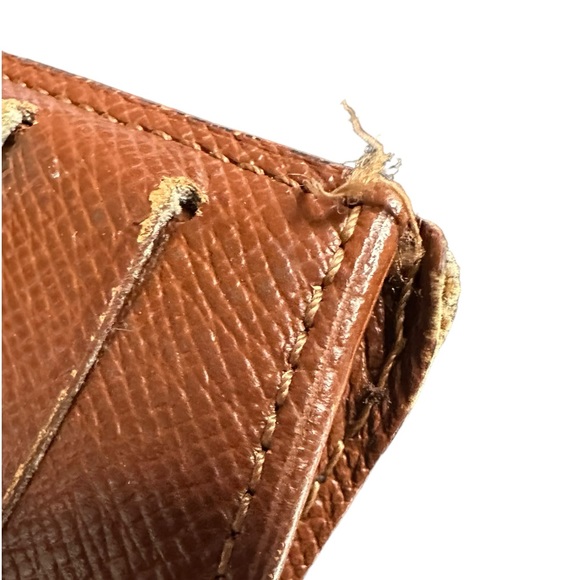 Louis Vuitton Monogram Canvas Portfolio Kiss-Lock
Snap Coin Cash Card Wallet - Picture 6 of 16